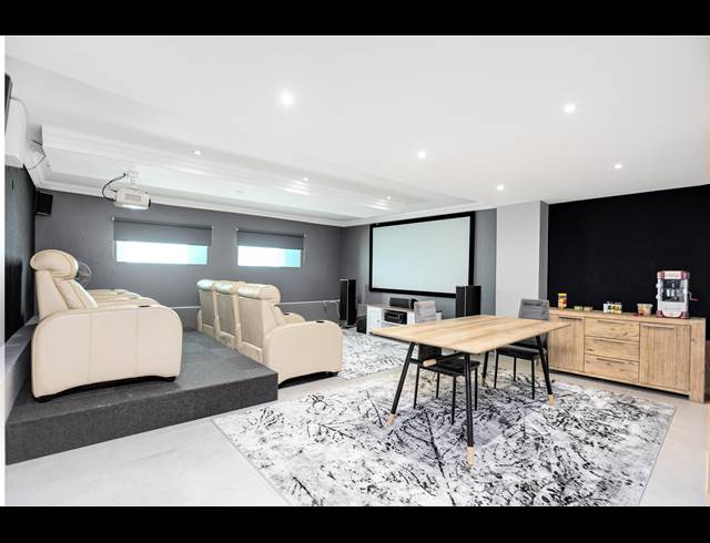 7 BEDROOM HOUSE FOR SALE IN DAINFERN GOLF ESTATE